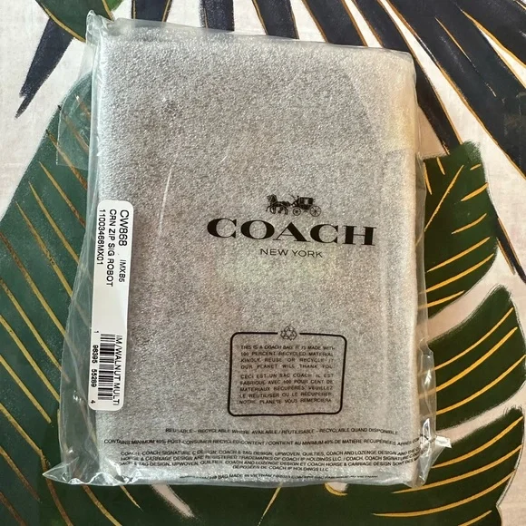 🤖 Cosmic Coach Robot Corner Zip Wristlet NWT - Picture 6 of 14